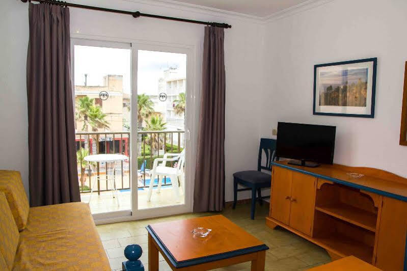 Apartamentos Charlys Can Picafort Can Picafort  Exteriör bild