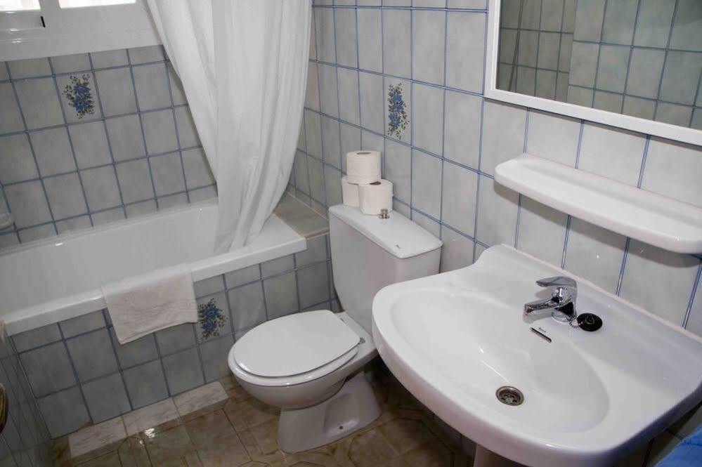 Apartamentos Charlys Can Picafort Can Picafort  Exteriör bild