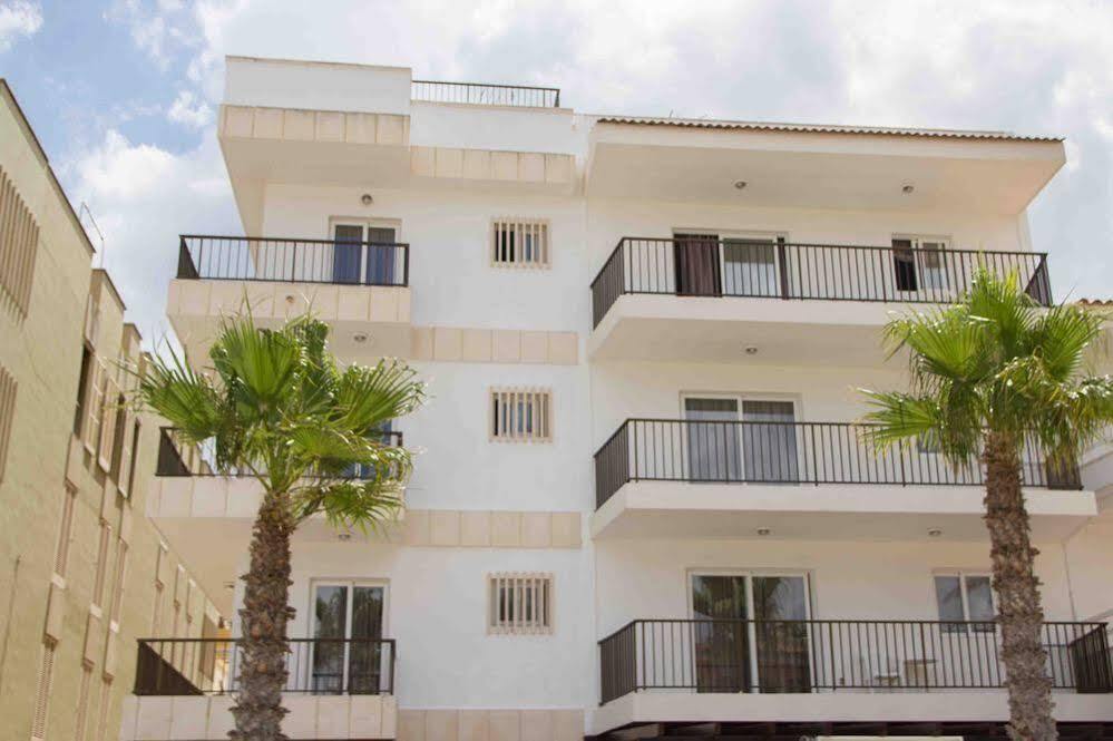 Apartamentos Charlys Can Picafort Can Picafort  Exteriör bild