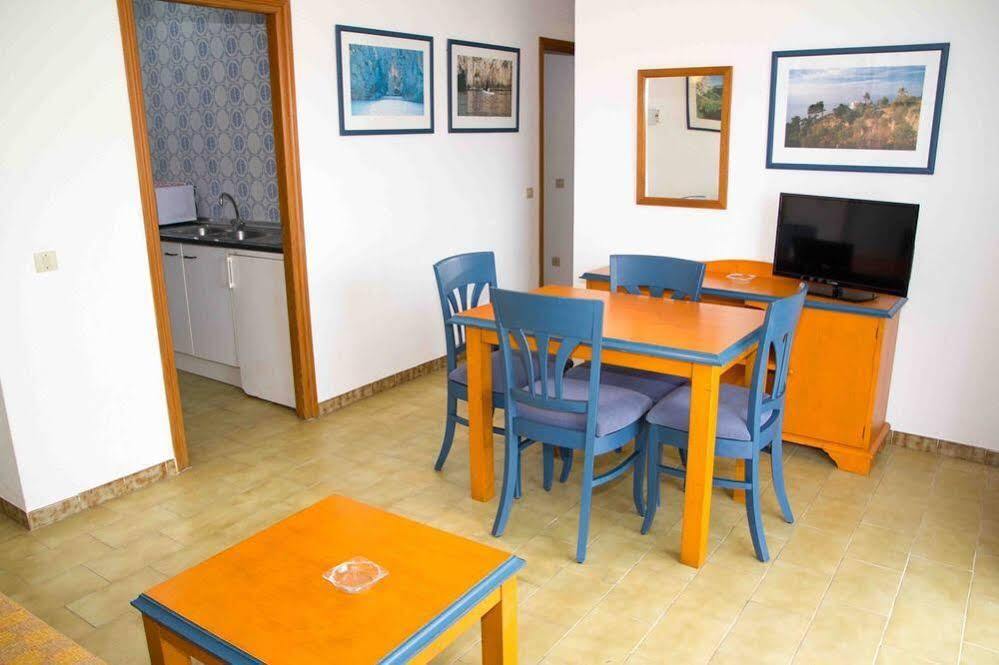 Apartamentos Charlys Can Picafort Can Picafort  Exteriör bild