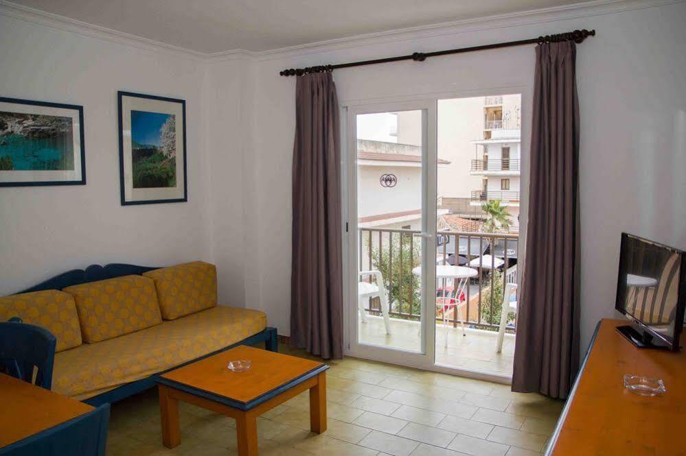Apartamentos Charlys Can Picafort Can Picafort  Exteriör bild